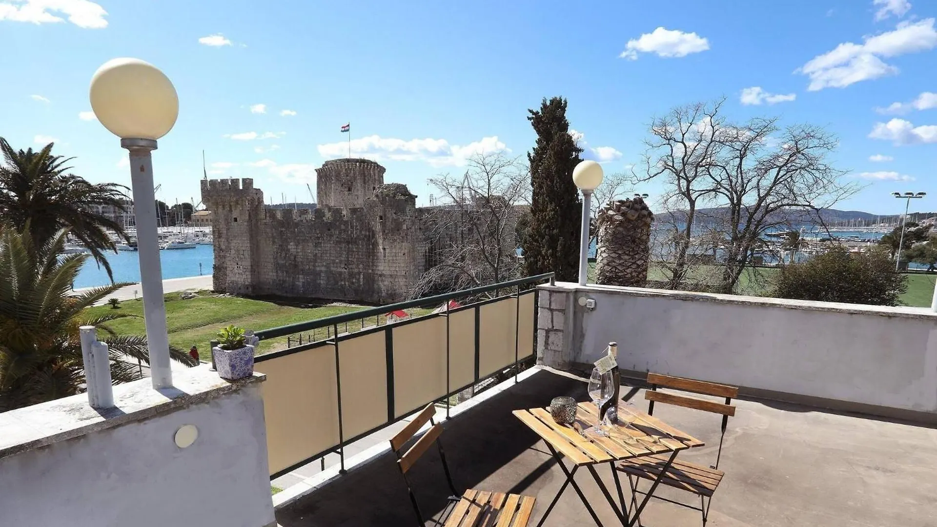 My Dalmatia - M Apartment Trogir With Free Parking And Roof Terrace
