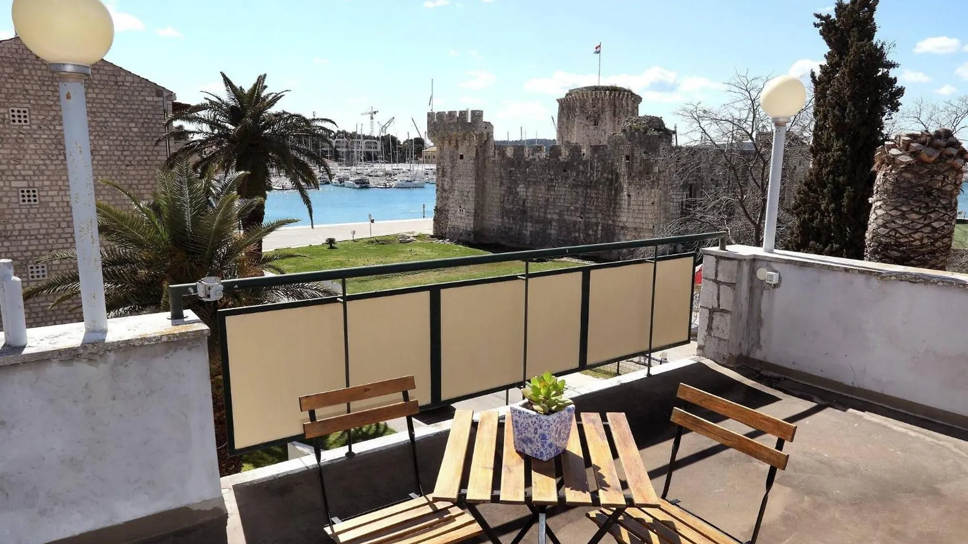 My Dalmatia - M Apartment Trogir With Free Parking And Roof Terrace