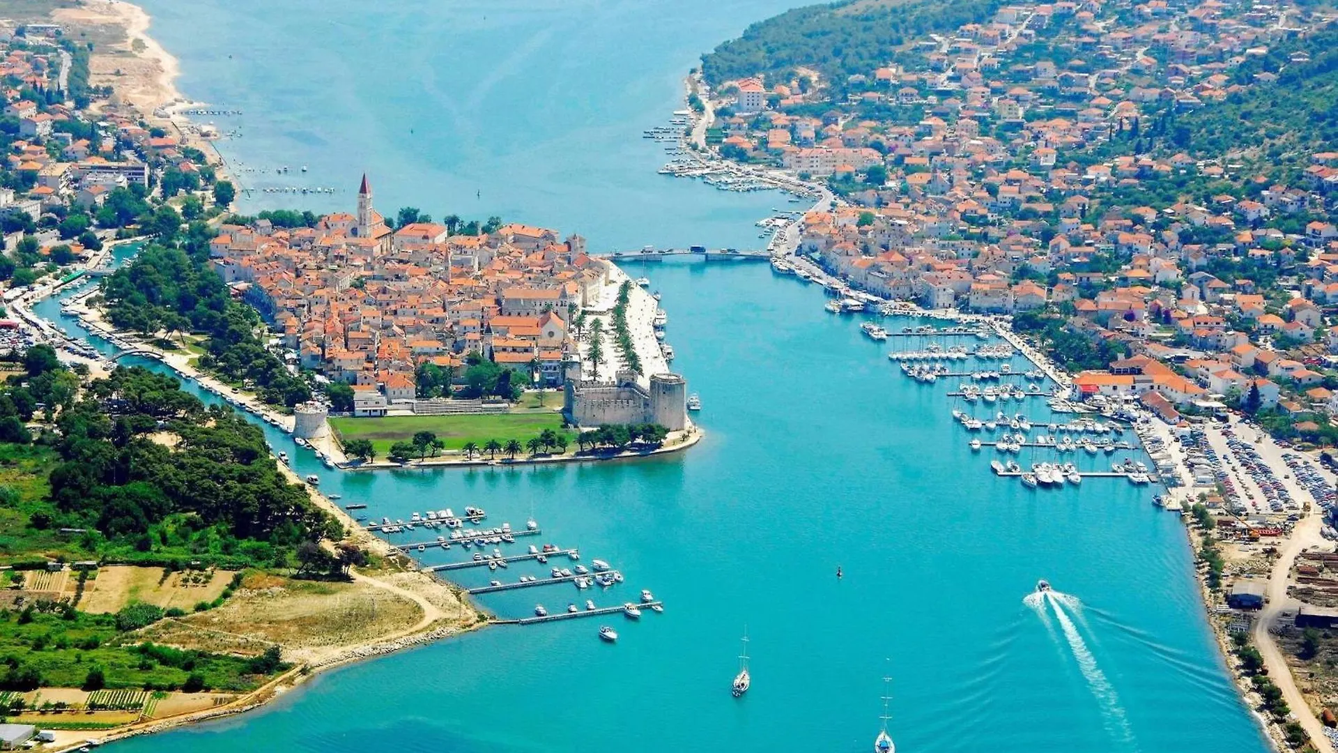 My Dalmatia - M Apartment Trogir With Free Parking And Roof Terrace